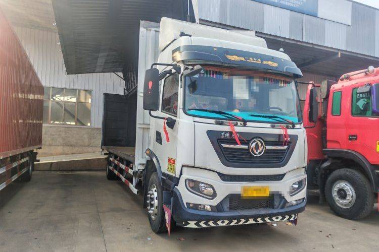 东风商用车 245马力 载货车