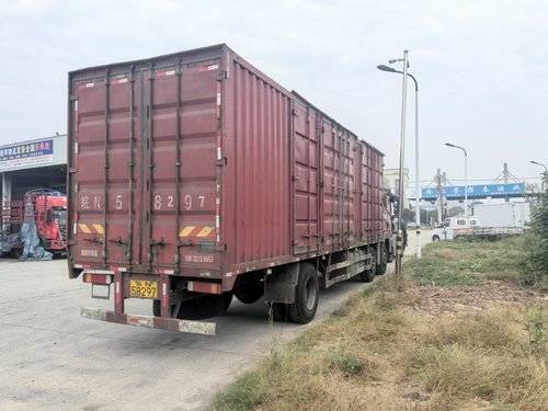 青岛解放 290马力 载货车