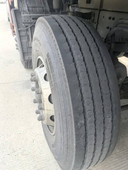 青岛解放 290马力 载货车