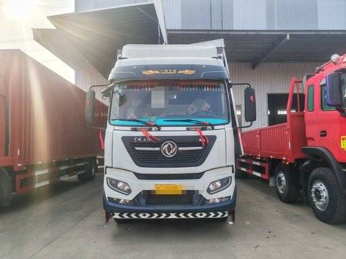 东风商用车 245马力 载货车