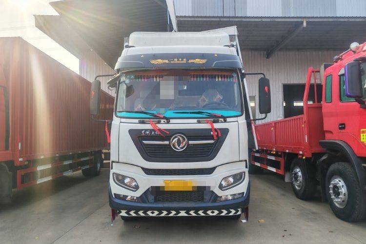 东风商用车 245马力 载货车