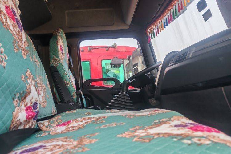 东风商用车 245马力 载货车