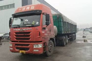 二手青岛解放 天V重卡 430马力 6X4 LNG牵引车(国六) 双驱 潍柴二手牵引车 黄牌图片
