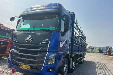 二手东风柳汽 乘龙H7重卡 480马力 8X4 9.4米仓栅式载货车(国五) 前四后八 玉柴二手载货车 黄牌图片