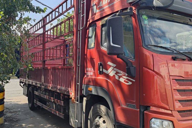 二手青岛解放 290马力 载货车