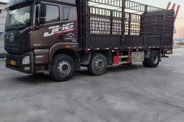 二手一汽解放J6G 领航版 7.4 LNG 290马力 6X2 一汽解放10档 高顶 7.7米仓栅式载货车(国六) 前四后四 一汽解放二手载货车 黄牌