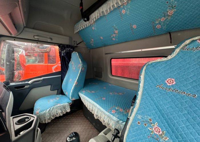二手青岛解放 350马力 载货车