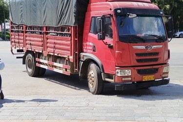 二手青岛解放 JK6中卡 220马力 4X2 6.75米栏板载货车(国五) 单桥 大柴二手载货车 黄牌