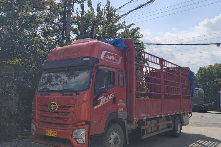 二手青岛解放 290马力 载货车