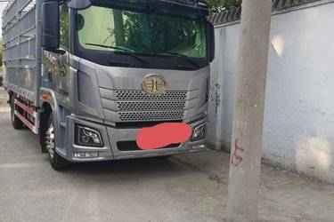 二手青岛解放 JH6重卡 320马力 4X2 6.75米AMT自动档仓栅式载货车(国六) 单桥 大柴二手载货车 黄牌图片