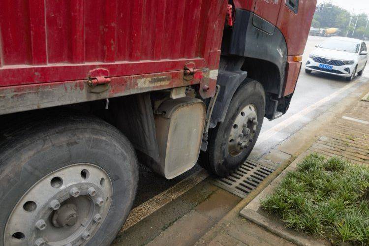 二手东风商用车 465马力 载货车