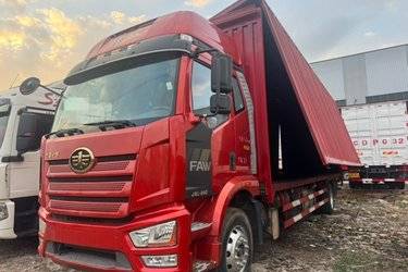 二手一汽解放 J6L中卡 240马力 4X2 9.6米翼开启厢式载货车(国五) 单桥 大柴二手载货车 黄牌
