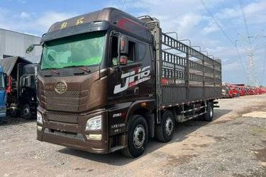 二手青岛解放 JH6重卡 290马力 6X2 9.5米仓栅式载货车(国五) 前四后四 锡柴二手载货车 黄牌图片