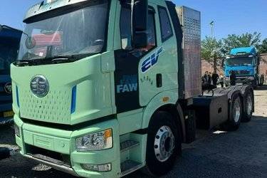二手一汽解放 J6E 600马力 4X2 AMT自动档牵引车(国六) 单桥 锡柴二手牵引车 黄牌图片