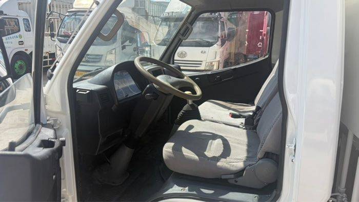 二手一汽红塔 116马力 载货车