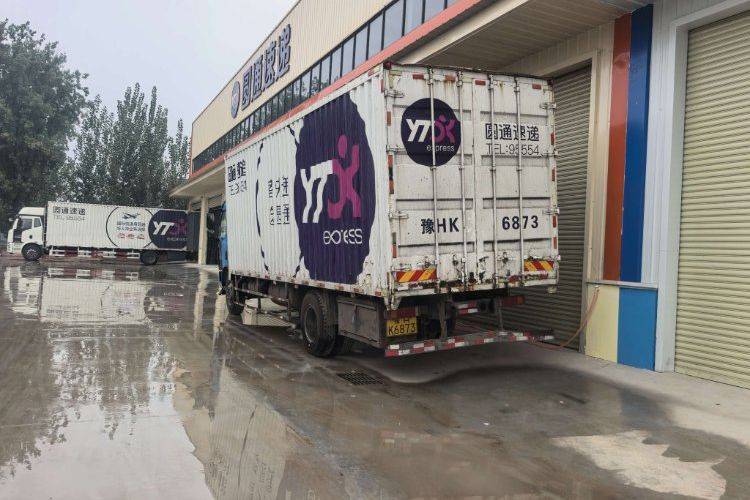 二手一汽解放 220马力 载货车