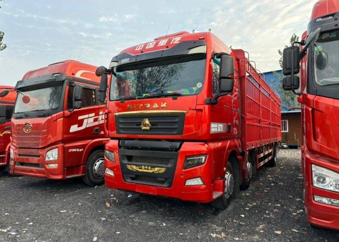 二手重汽汕德卡 350马力 载货车