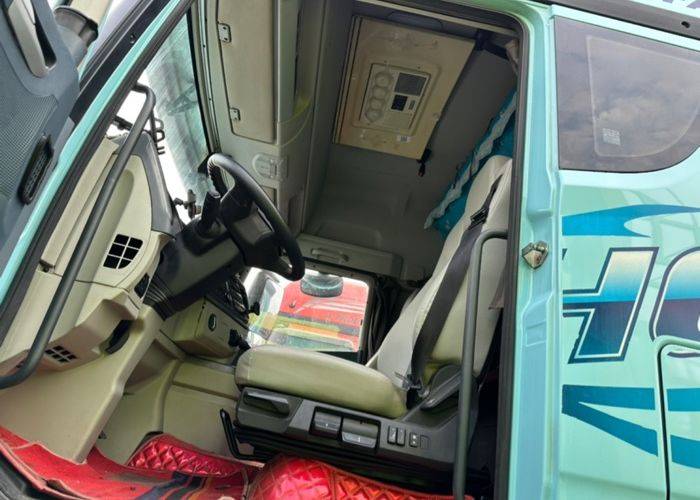 二手青岛解放 520马力 载货车