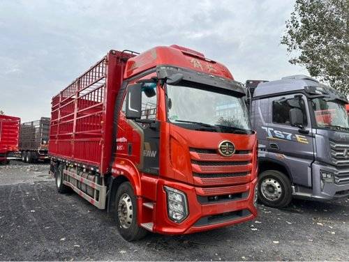 一汽解放 320马力 载货车