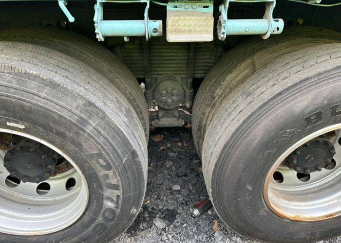 二手青岛解放 520马力 载货车