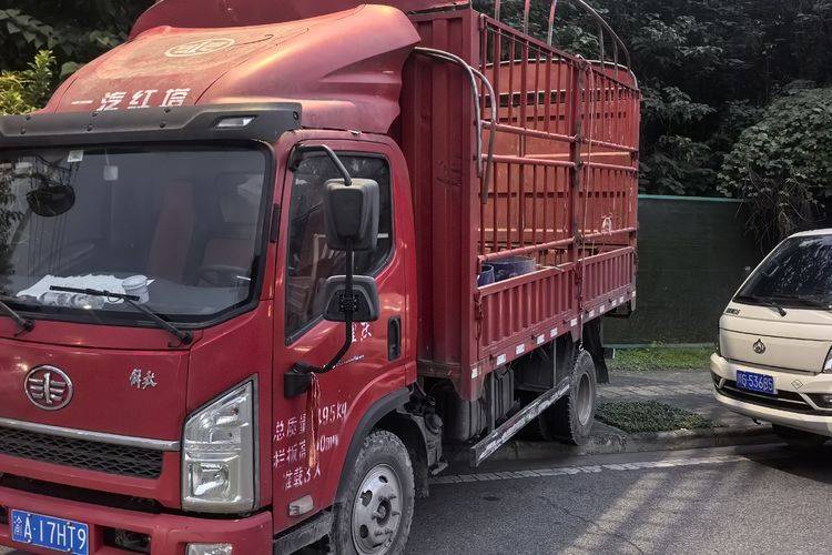 二手一汽红塔 125马力 载货车
