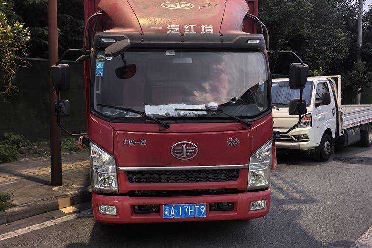 二手一汽红塔 125马力 载货车