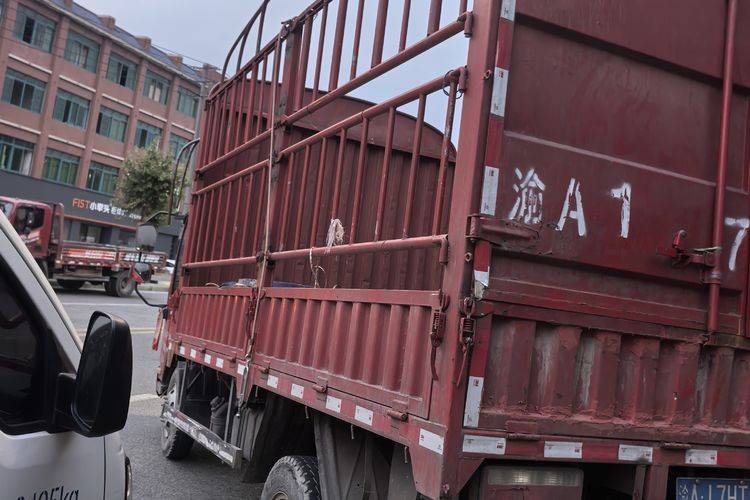 二手一汽红塔 125马力 载货车