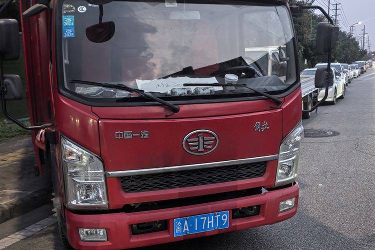 二手一汽红塔 125马力 载货车