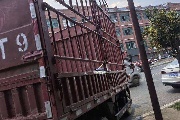 二手一汽红塔 125马力 载货车