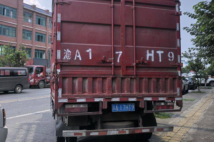 二手一汽红塔 125马力 载货车