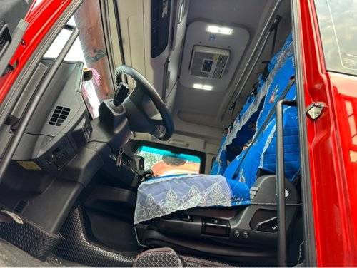 重汽汕德卡 350马力 载货车