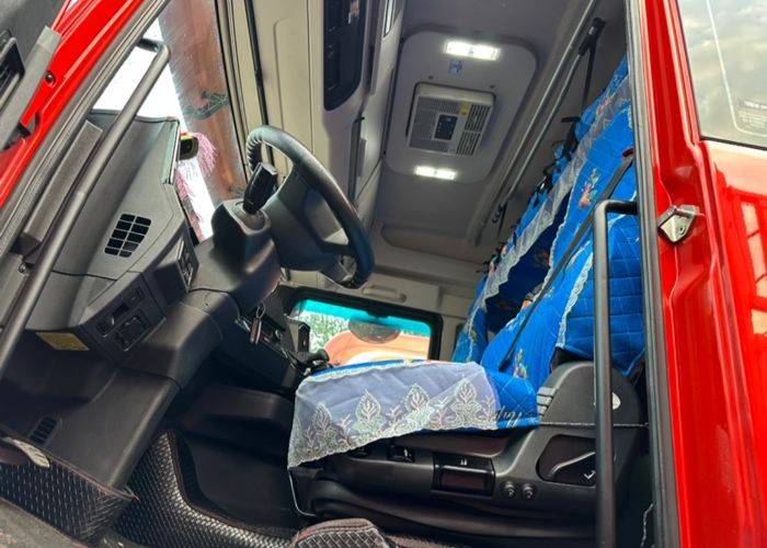 二手重汽汕德卡 350马力 载货车