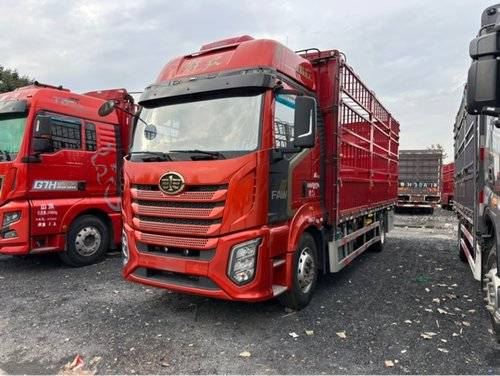 一汽解放 320马力 载货车