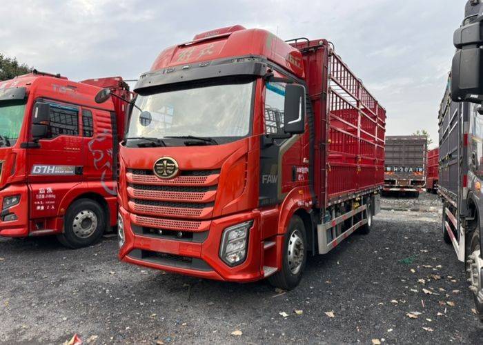 一汽解放 320马力 载货车