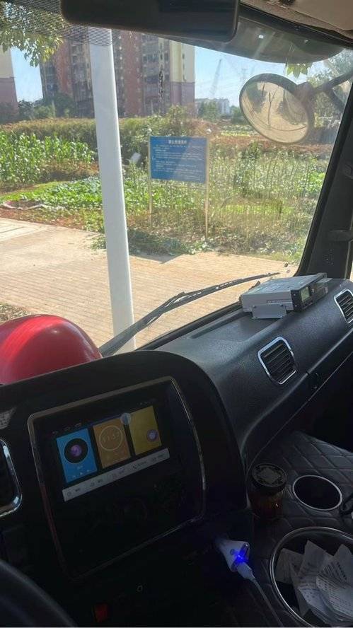 东风华神 220马力 自卸车