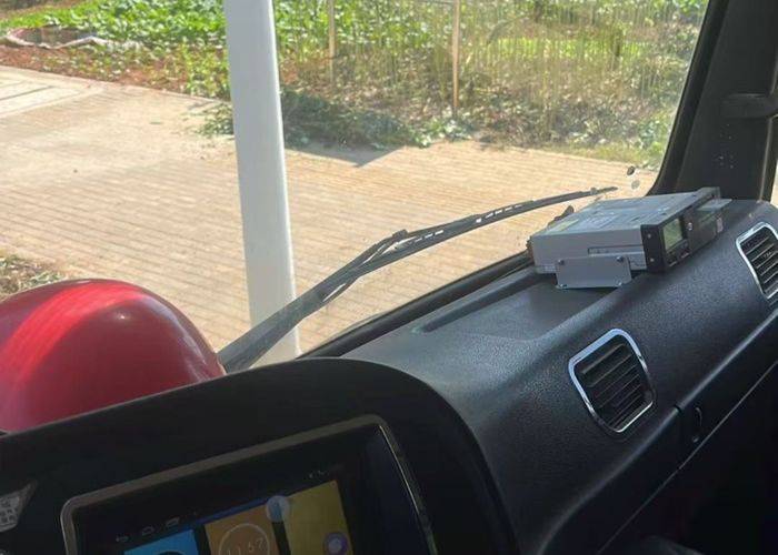 东风华神 220马力 自卸车
