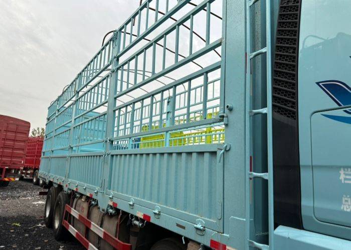 二手青岛解放 520马力 载货车