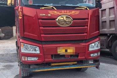 二手一汽解放 新J6P重卡 550马力 8X4 8.8米自卸车(国五) 前四后八 潍柴二手自卸车 黄牌