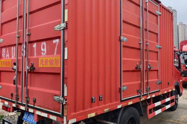 二手东风多利卡 152马力 载货车
