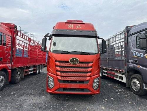 一汽解放 320马力 载货车