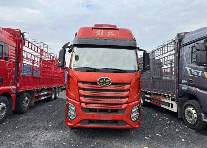 一汽解放 320马力 载货车