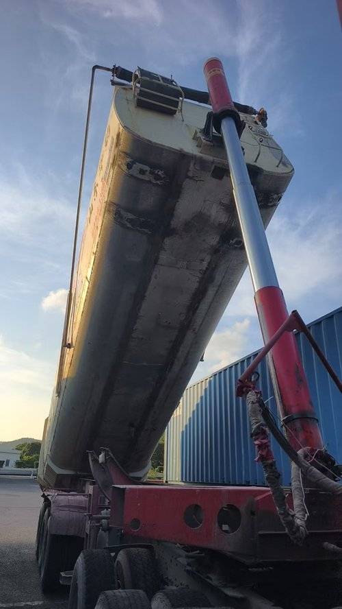 上汽红岩 450马力 自卸车