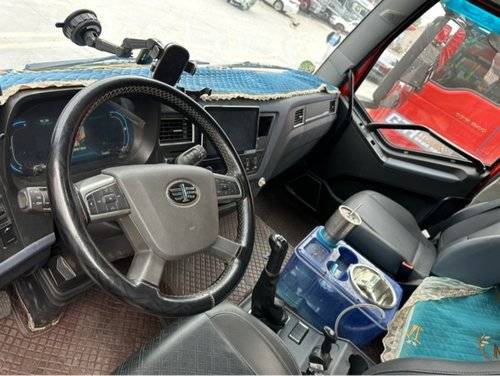 一汽解放 320马力 载货车