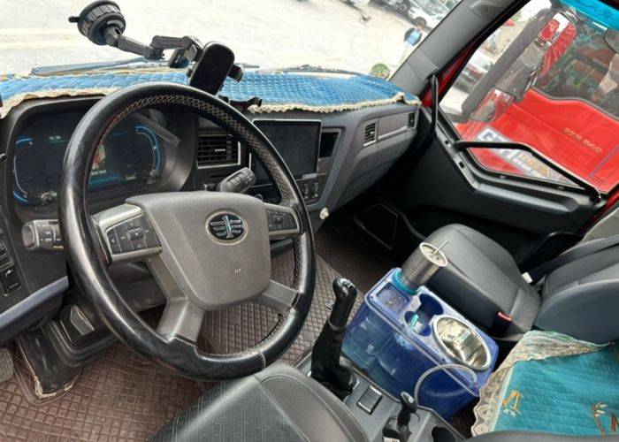 一汽解放 320马力 载货车