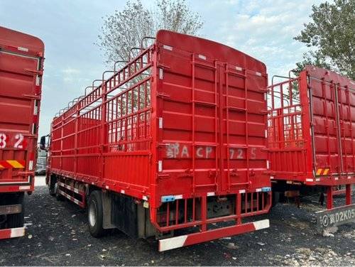 重汽汕德卡 350马力 载货车