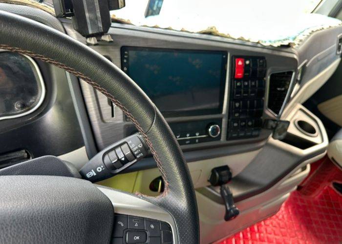 二手青岛解放 520马力 载货车