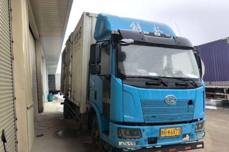 二手一汽解放 220马力 载货车