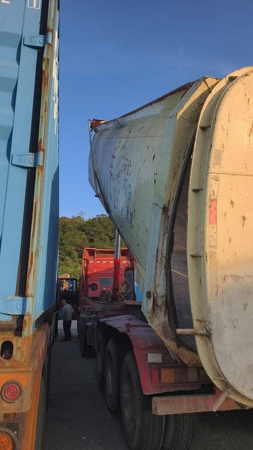 上汽红岩 450马力 自卸车