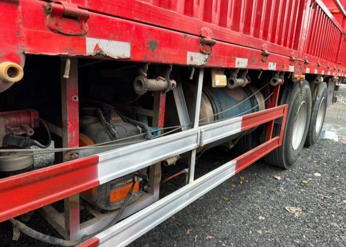 二手重汽汕德卡 480马力 载货车