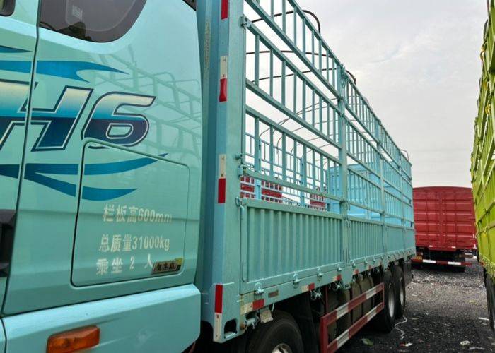 二手青岛解放 520马力 载货车